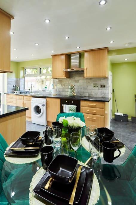 *Little Haven In Leeds* ¤Private Parking¤ Ensuite Leeds  Bagian luar foto
